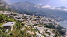POSITANO - Fotostopp oberhalb des Ortes Positano, der sich vom Meer weit in die Berge erstreckt